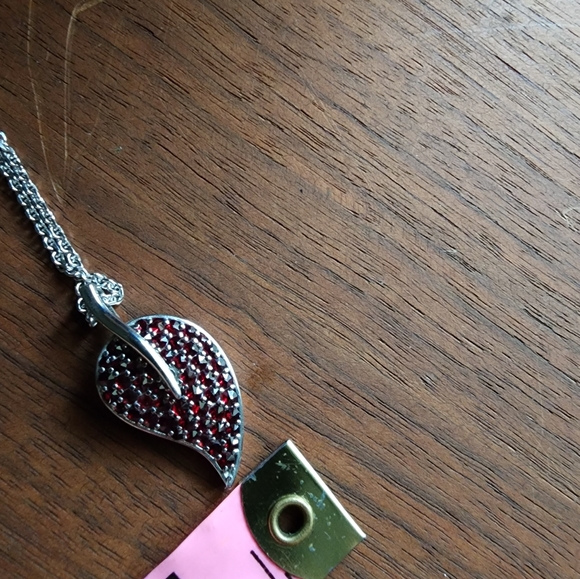 Stunning sterling silver with ruby accent pendant - Picture 13 of 13